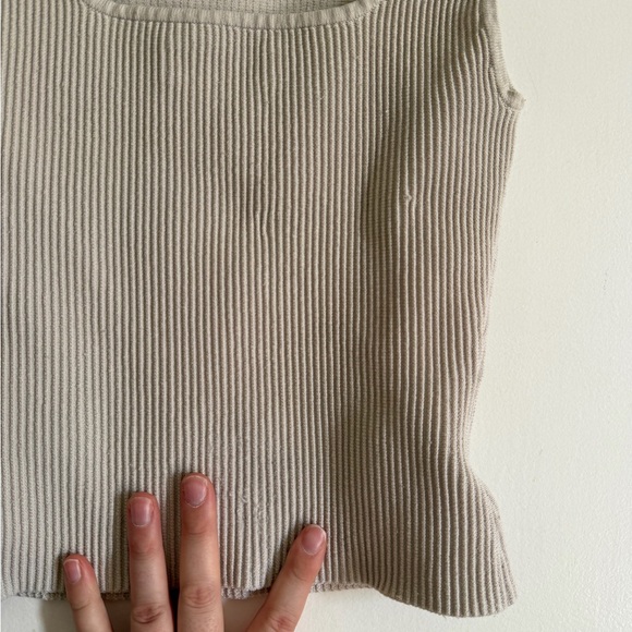Aritzia Babaton Cream Classic Ribbed Sculptknit Tank Top size XS - Picture 5 of 8